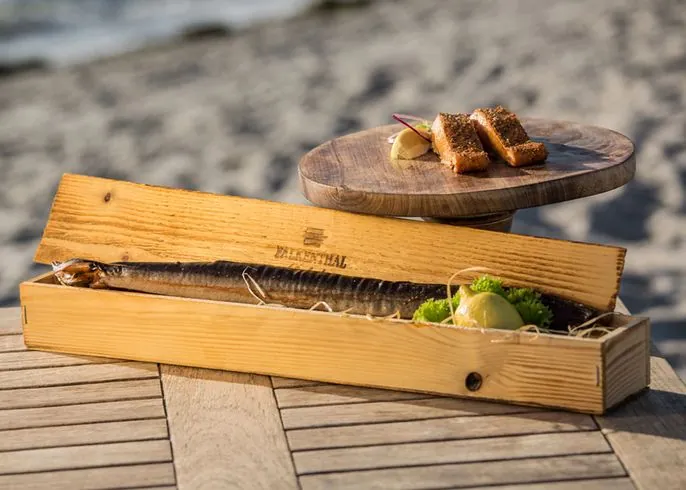 Spezialitäten von Falkenthal Seafood, verpackt in einer Holzkiste